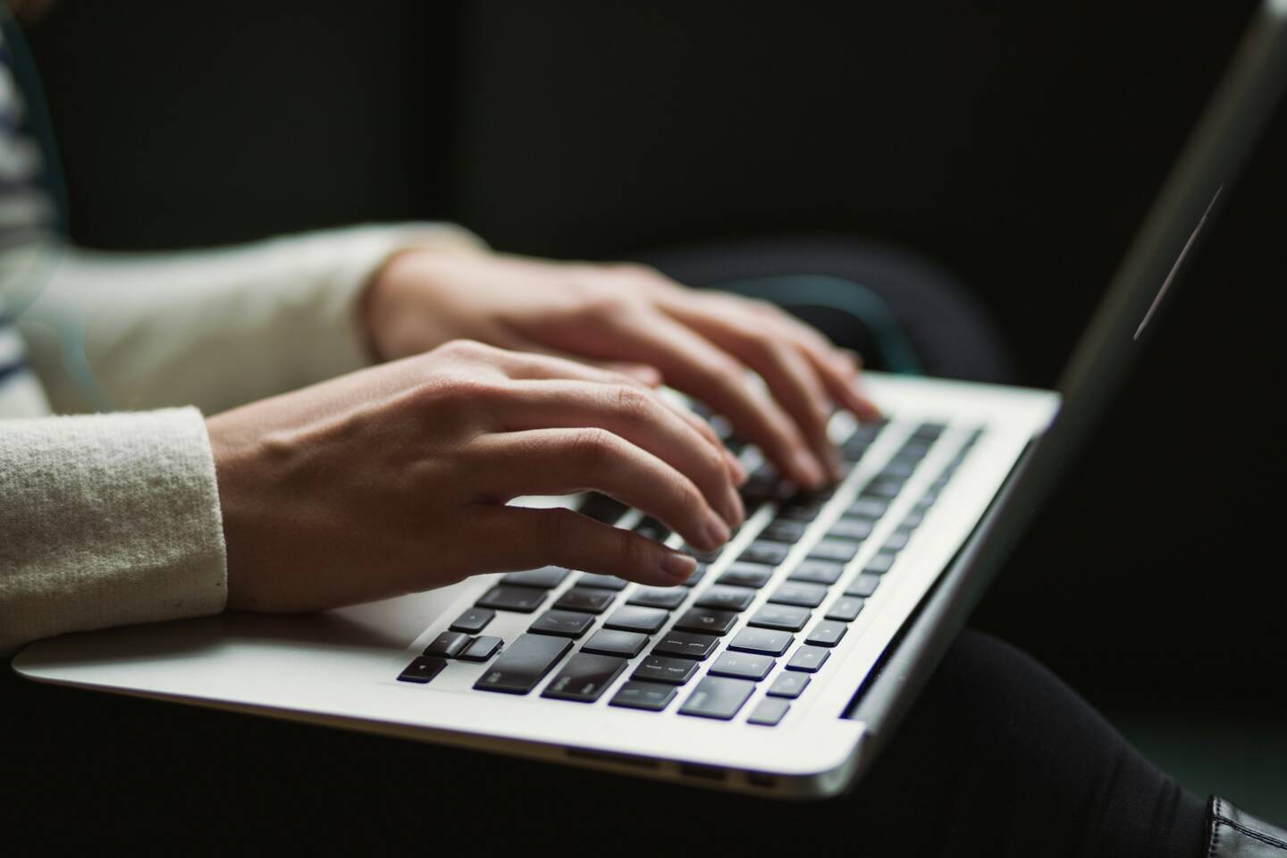 Query Deserves Freshness – co to jest i jak wpływa na SEO?