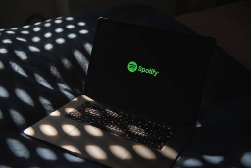 Plusy i minusy ostatnich zmian UX-owych w Spotify – audyt wdrożenia nowej ikony (+)